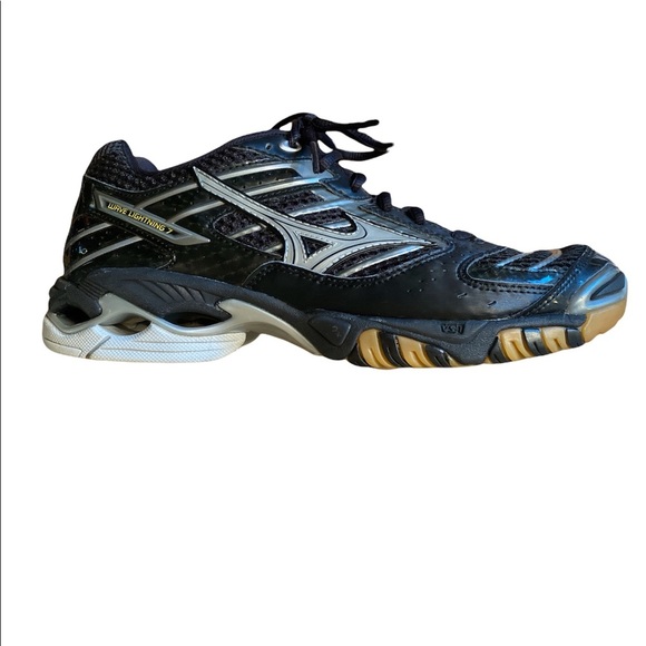 Mizuno Shoes - Mizuno Indoor Volleyball Shoes Womens Size 9 Only Wore Inside Gym Wave Lightning